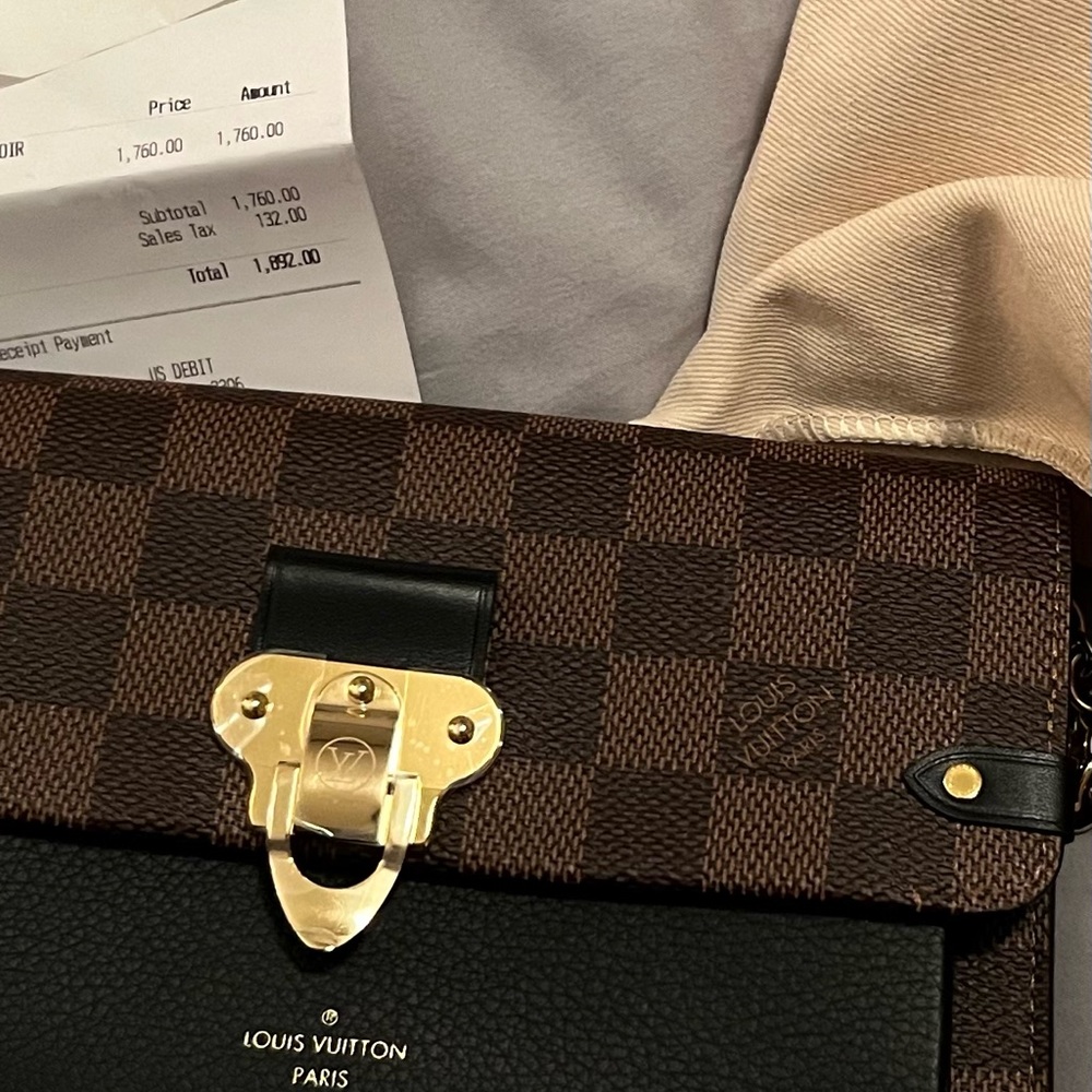 Lv crossbody with Chain